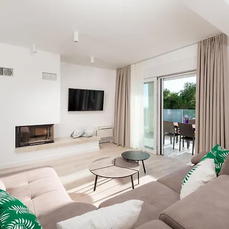 01 Apartment Promajna
