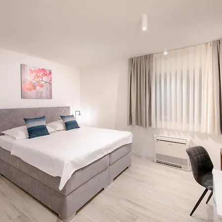 Apartment 01 *