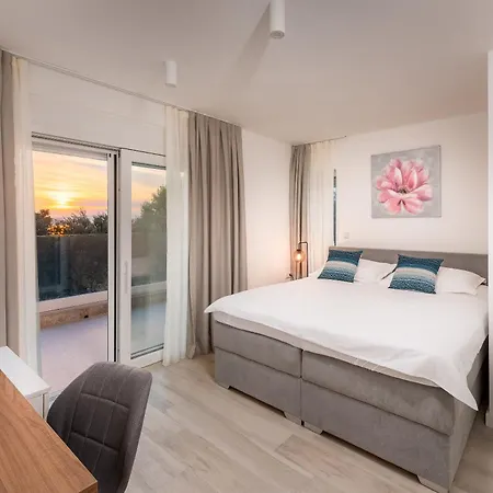 01 Apartment *
