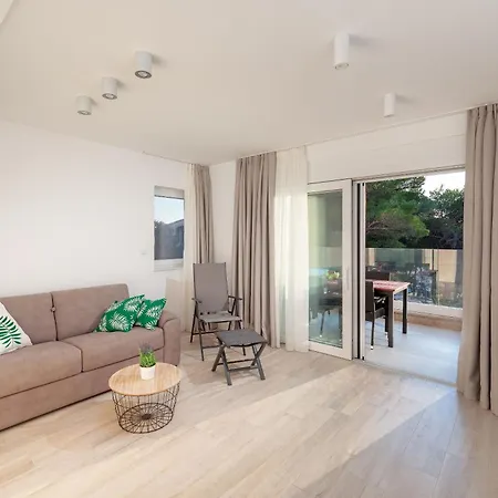 01 Apartment *